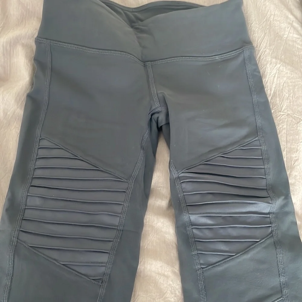 Alo Gray Moto Leggings​​​​​​